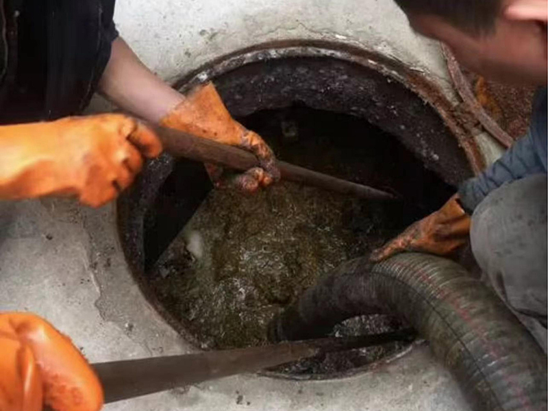 阳山清理化粪池时如何避免沼气的危害?